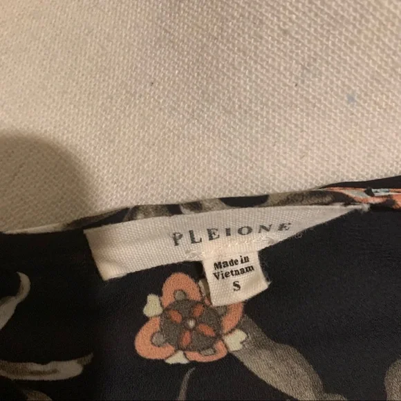 Pleione black floral long sleeve blouse size small - Picture 7 of 7